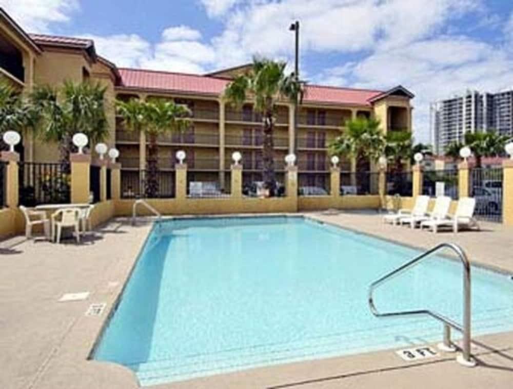 Quality Inn & Suites Miramar Beach Bagian luar foto