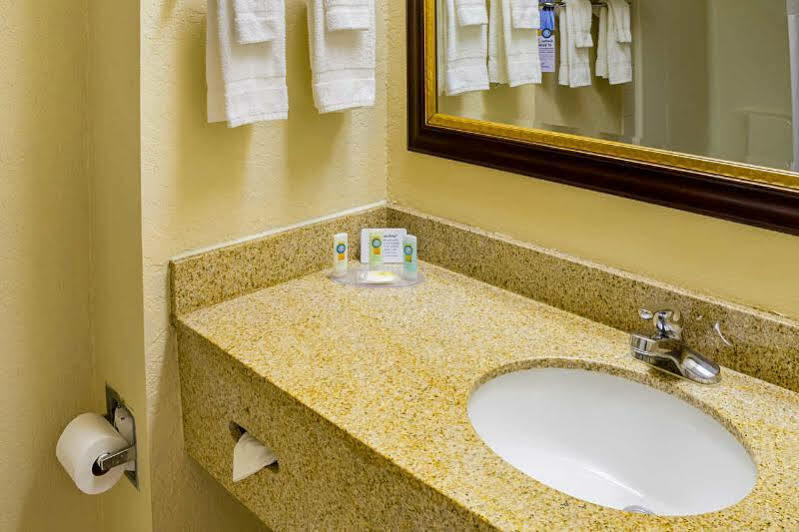 Quality Inn & Suites Miramar Beach Bagian luar foto